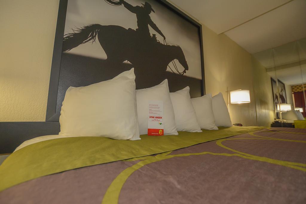 Super 8 By Wyndham Norman Hotel Eksteriør billede